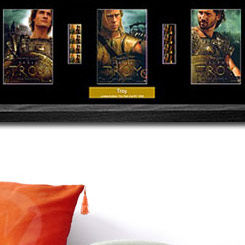 Cuadro con los  posters de Troya  con seis negativos originales de la película.  Incluye certificado. Edición Limitada a 1000 unidades.