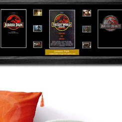 Salvaje FilmCell de la saga de Parque Jurásico “Jurassic Park”, este cuadro está compuesto por tres posters y 6 negativos originales.