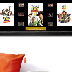 Cuadro de Toy Story con tres posters y 6 negativos originales. Incluye certificado de autenticidad.
