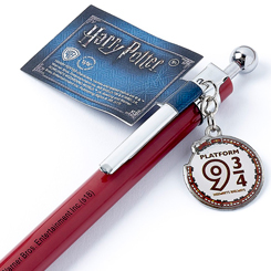 Precioso Bolígrafo con el colgante de la Plataforma 9 3/4 basado en la fantástica saga de Harry Potter. Este precioso bolígrafo tiene un colgante con la forma de la Plataforma 9 3/4 con unos 15 mm.