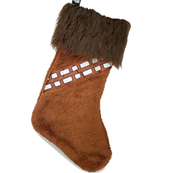 Calcetín de Navidad realizado en poliéster de Chewbacca basado en la saga de Star Wars, disfruta con este divertido calcetín. El calcetín tiene una longitud aproximada de 45 cm. 