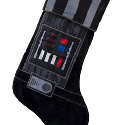 Calcetín de Navidad realizado en poliéster de Darth Vader basado en la saga de Star Wars, disfruta con este divertido calcetín. El calcetín tiene una longitud aproximada de 45 cm.