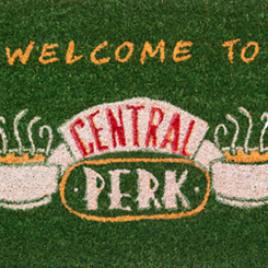 Divertido felpudo con el logo del Central Perk basado en la sensacional serie de TV Friends, ideal como felpudo de bienvenida.