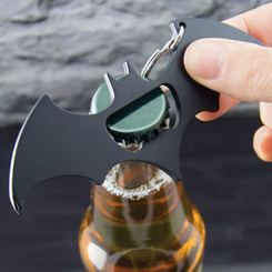 Este llavero con la forma de la Bat Signal hará las delicias de todos los seguidores de Batman, en realidad es una herramienta multiusos.