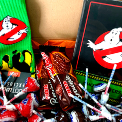 Pack compuesto por un Diario del logo No-Ghost basado en la fantastica saga de Los Cazafantasmas (Ghostbusters). Este precioso diario tiene unas dimensiones aproximadas de 13 x 21 cm.,