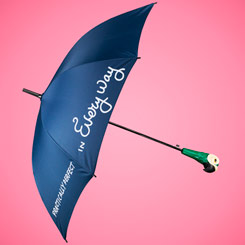 Paraguas de Mary Poppins basado en el popular personaje de la factoría Disney. Sigue los pasos de la niñera mágica y aventúrate en tu próxima aventura mística con este hermoso paraguas Mary Poppins.