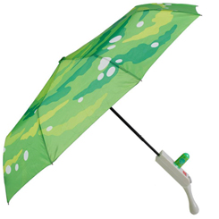 Disfruta cantando bajo la lluvia con este espectacular paraguas oficial con la forma de la famosa Portal Gun de Rick Sanchez. Este espectacular paraguas esta realizado en poliéster y metal, 