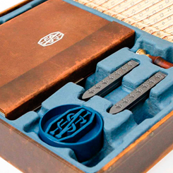 Set de papelería Deluxe de Newt Scamander basado en la mágica saga de Animales Fantásticos y dónde encontrarlos. Este espectacular set está compuesto por una libreta de tapa dura con 192 páginas...