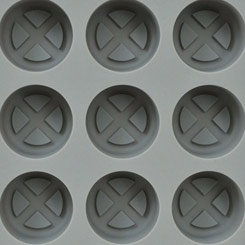 Molde de silicona con la forma del logo de los X-Men. El molde tiene unas dimensiones aproximadas de 24 x 18 x 6 cm. 