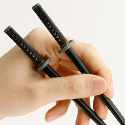 Disfruta comiendo Sushi con estos espectaculares palillos chinos de Sanada Yukimura inspirados en las katanas japonesas de los señores feudales.
