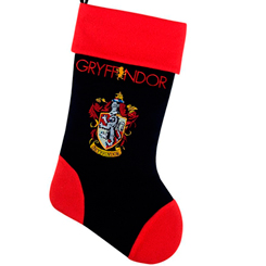 Calcetín de Navidad realizado en poliéster del escudo de Gryffindor basado en la saga de Harry Potter, disfruta con este divertido calcetín. El calcetín tiene unas dimensiones aproximadas de 24 x 45 cm.