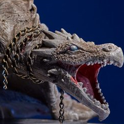 Espectacular figura oficial del Dragón Ironbelly ucraniano basado en la saga de Harry Potter. Esta preciosa pieza de coleccionista está realizada en resina y tiene una altura aproximada de 18 cm.,