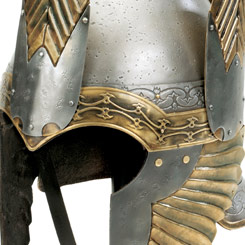 Réplica oficial y a tamaño real del casco de Isildur basado en la trilogía de películas de “El Señor de los Anillos”. Diseñado para colmar las exigencias de los seguidores de Tolkien.
