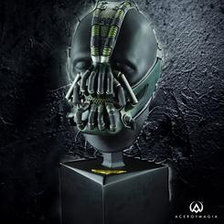 ¡Experimenta la emoción del enfrentamiento final con la Espectacular Réplica Oficial Edición Limitada de la Máscara de Bane basada en la película Batman The Dark Knight Rises! Con una escala 1:1 y una altura imponente de 54 cm