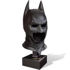 Detallada Réplica Oficial Edición Limitada de la Máscara de Batman basada en la película de Christopher Nolan Batman The Dark Knight, realizada a escala 1:1, con una altura aproximada de 46 cm.
