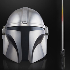 Pack compuesto por el  Casco The Mandalorian Black Series y Sable de Luz Darksaber. 