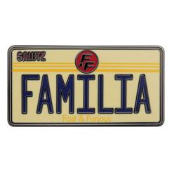 Un tributo en miniatura al valor más importante llega con el Pin Badge Fast & Furious Familia License Plate, una réplica de matrícula de 45 × 23 mm bañada en níquel antiguo y limitada a sólo 9 995 unidades