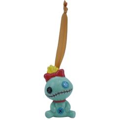 ¡Celebra la Navidad con un toque de magia Disney con el adorable adorno de navidad de Lilo y Stitch! Este encantador adorno, fabricado en cerámica de alta calidad, es el complemento perfecto para embellecer tu árbol navideño y llenarlo de alegría y divers