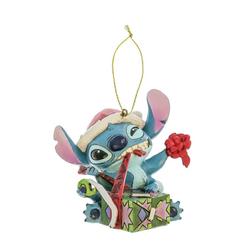 La emoción de la Navidad cobra vida con Stitch en este adorable adorno colgante. Ansioso por descubrir su regalo, este travieso extraterrestre refleja a la perfección la alegría de la mañana navideña. 