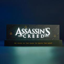 ¡Ilumina tu espacio con el emblema icónico de Assassin's Creed! Presentamos oficialmente el logo de Assassin's Creed en una fascinante luz LED con licencia. Esta impresionante pieza mide 22 x 5 x 8 cm,