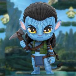 Si te gustó la película Avatar: The Way of Water, no te puedes perder esta adorable minifigura de Cosbaby. Se trata de Jake, el protagonista de la saga, que mide unos 10 cm y viene en una caja con ventana.