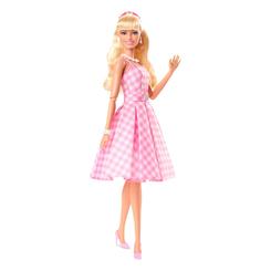 ¡Bienvenidos a Barbie Land! Te presentamos a la encantadora Barbie en su vestido de cuadros rosas, un look icónico inspirado en la película Barbie The Movie. 