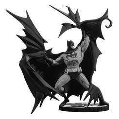 Después de 15 años de celebrar diversos estilos artísticos de Batman a través de la línea de estatuas Batman Black & White, DC Direct se enorgullece de presentar la nueva estatua de Batman 