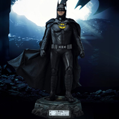 Imagina traer de vuelta la icónica interpretación de Batman por Michael Keaton en una estatua de colección que captura la esencia de su traje moderno. Beast Kingdom, reconocida por su marca de experiencia en entretenimiento