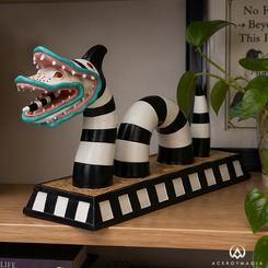 Figura Sandworm Beetlejuice 29 cm. Una pieza que transforma cualquier estantería en una escena imposible de ignorar, con la estética excéntrica y oscura que convirtió a Beetlejuice en un clásico de culto.