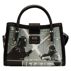Atrévete a revivir la épica Rebelión con el Bolso Final Frames Star Wars The Empire Strikes Back de Loungefly, una pieza de 28,7 × 23,7 × 8,7 cm elaborada en resistente cuero vegano (poliuretano)