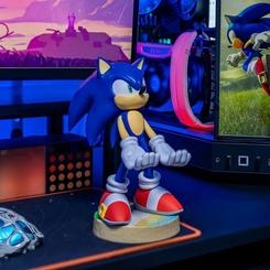 Desata la energía de tu espacio gaming con el Cable Guy de Sonic de 20 cm, un soporte que combina fuerza y carácter para mantener tus mandos, mandos a distancia y smartphones siempre organizados
