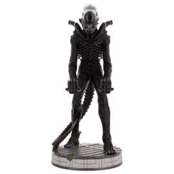 Adopta el terror espacial en tu escritorio con el Cable Guy Alien Xenomorph de 20 cm, un soporte de diseño detallado y resistente que mantiene tus mandos, smartphones y mandos a distancia siempre organizados 