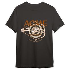 La esencia ACME más mítica de Looney Tunes se convierte en un básico con mucha intención en esta camiseta Coyote ACME Looney Tunes para adulto, un diseño en negro con estética vintage que rinde homenaje a los “inventos” del Coyote