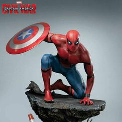 La estatua de Spider-Man en escala 1:4 de Queen Studios captura al querido héroe arácnido tal como lo vimos en la escena de batalla en el aeropuerto en Capitán América: Civil War. Intrincadamente diseñado y esculpido de manera experta