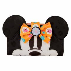 Encanto festivo en tamaño bolsillo. La cartera Pumpkin Minnie de Disney × Loungefly luce orejitas en relieve y un lazo naranja estampado con flores y calabazas, ideal para añadir un toque Halloween a diario. 