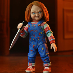 ¡El terror ha regresado con la impresionante Action Figure Chucky (TV Series) Ultimate Chucky de 18 cm! Esta figura representa al espeluznante muñeco Chucky, habitado por el alma de un asesino en serie, tal como se ve en la nueva y aterradora serie de tv