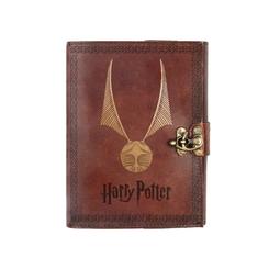 Los amantes de la magia y la fantasía encontrarán en este cuaderno de cuero inspirado en Harry Potter un objeto imprescindible. Con su tamaño ideal de 13,5x18 cm y 180 páginas de papel reciclado sin ácido