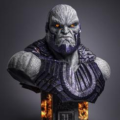 El gobernante del Planeta Apokolips, Darkseid es uno de los seres más poderosos del Universo DC. Encontrar la Ecuación Anti-Vida es su única obsesión. Esta fórmula matemática le daría el poder de controlar a todos los seres vivos del universo.