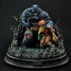 Prime 1 Studio se enorgullece de presentar una estatua nacida de la mejor y más rara portada de cómic de Dark Knight III Master Race, que se une a nuestra Ultimate Premium Masterline Series: Batman & Robin Dead End.