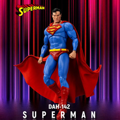 Desde las alturas donde el cielo se encuentra con la esperanza, desciende el protector definitivo de la Tierra. La figura articulada de Superman de 20 cm, perteneciente a la línea Dynamic Action Heroes de DC Comics