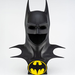 ¡Da la bienvenida de vuelta a Batman con PureArts! El legendario superhéroe regresa en forma de una réplica muy solicitada: "The Flash" Batman Cowl a escala 1/1. Esta codiciada pieza coleccionable es la quinta en nuestra serie de obras de arte a tamaño re