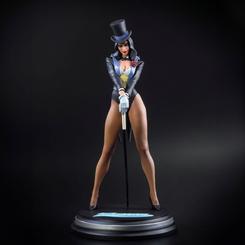 Sumérgete en el mágico universo de DC Comics con la impresionante estatua de Zatanna diseñada por J. Scott Campbell. Esta figura de resina de la línea DC Cover Girls captura a la Maestra de la Magia en toda su gloria