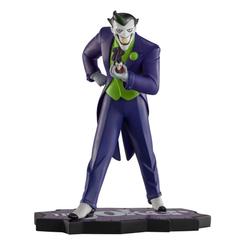 Algunas cosas simplemente mantienen ese lugar de nostalgia y una de esas cosas es la interpretación de Bruce Timm de The Joker en Batman the Animated Series. Con su voz icónica y sus actos nefastos