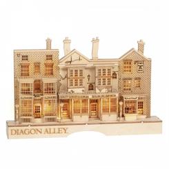 Diorama con iluminación del Diagon Alley incorpora elementos naturales cuidadosamente elaborados y en capas para crear una escena multidimensional. El complemento perfecto para tu colección de Harry Potter. 