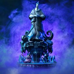 La estatua Hades Deluxe 1/10 impone antes de acercarse. El gesto afilado, la llama azul del cabello y la base del Inframundo convierten esta pieza en una presencia oscura, teatral y muy reconocible dentro del coleccionismo de cine animado.