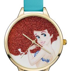 Con este genial reloj de La Sirenita, puedes mostrarles a tus amigos que eres un verdadero fanático de Disney. Se presenta en un blister de 9 x 6 x 12 cm.Reloj de Disney de alta calidad.