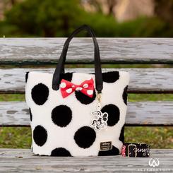 ¡Deslumbra con estilo y glamour con el Bolso Minnie Rocks the Dots! Este elegante tote de Minnie Mouse es mucho más que un accesorio; es una declaración de moda que combina la esencia clásica con un toque moderno.