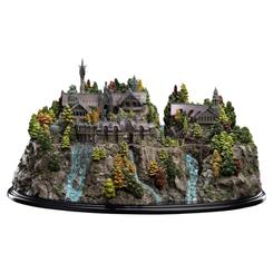 Rivendel emerge entre roca, bosques y agua como si el valle élfico hubiera quedado detenido en una escena. Este diorama Rivendel El Señor de los Anillos recrea la Última Casa Acogedora con una composición amplia 