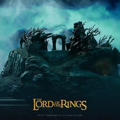 La noche parece quedarse atrapada entre las piedras rotas de esta réplica Cima de los Vientos El Señor de los Anillos. Este entorno Weathertop edición limitada 19 cm recupera uno de los momentos más tensos de La Comunidad del Anillo