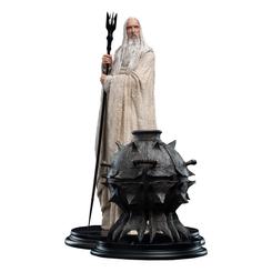 En lo más profundo de Orthanc, la soberbia de Saruman creció como un mar agitado por la tormenta, y fue allí donde las semillas de su traición y codicia echaron raíces, arrojando una sombra ominosa sobre la tierra.